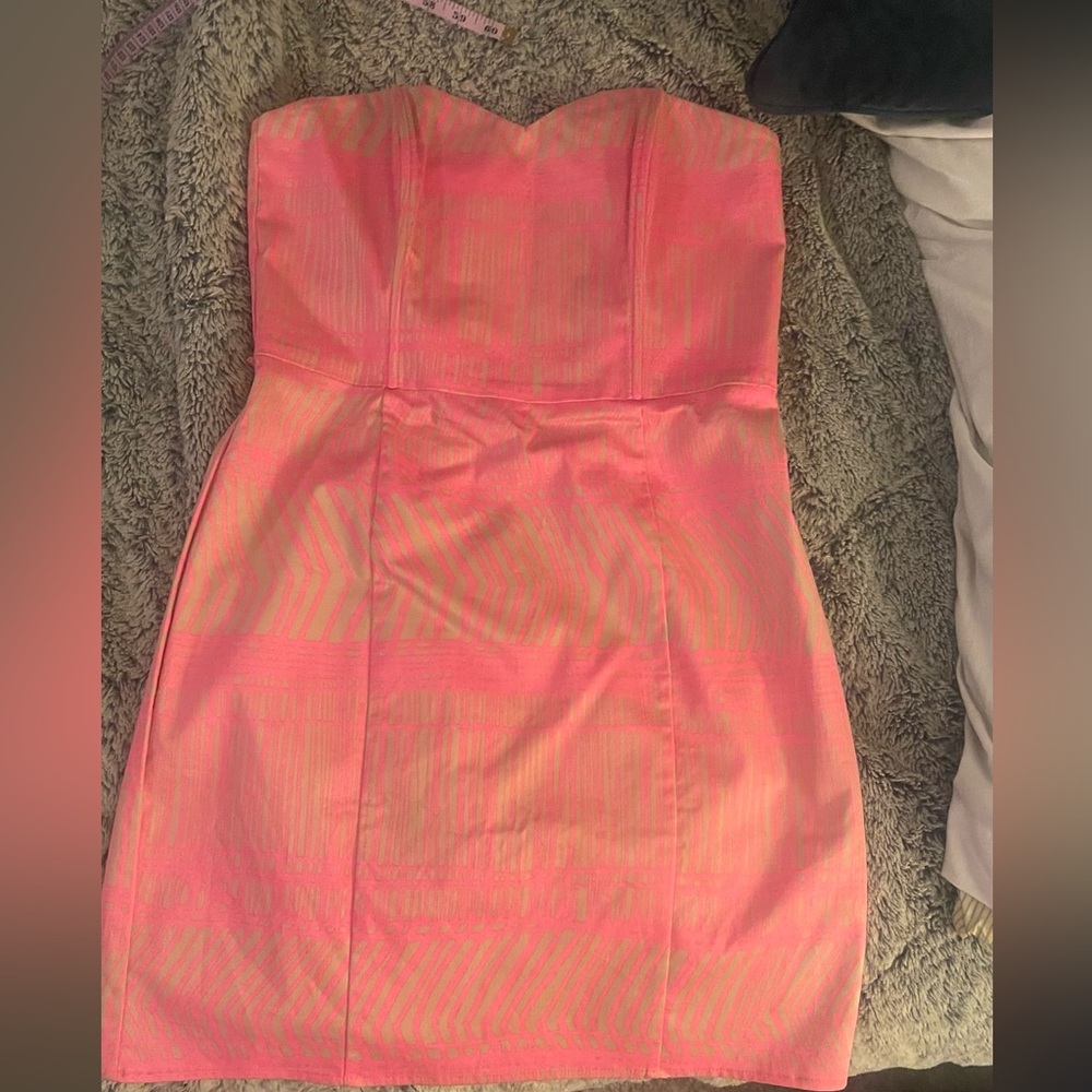 H&M- Sexy Pink strapless dress so pretty for spring and summer zips up the back! - Picture 4 of 9